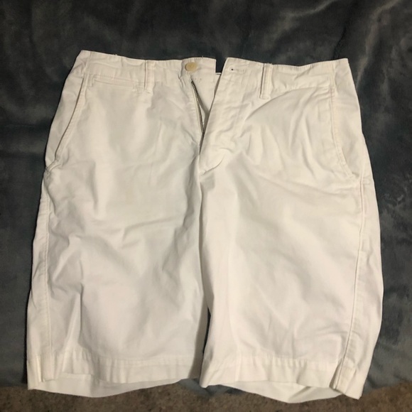 American Eagle Outfitters Other - American eagle men’s white shorts, size 32W